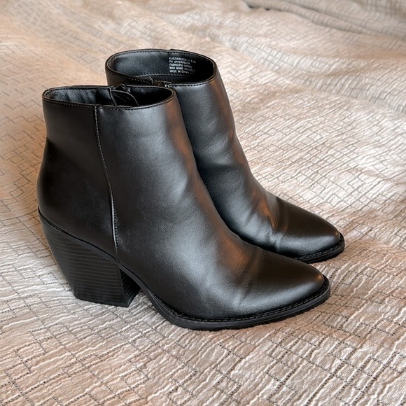 Black Madden Girl Klicck Ankle Bootie - Picture 1 of 9